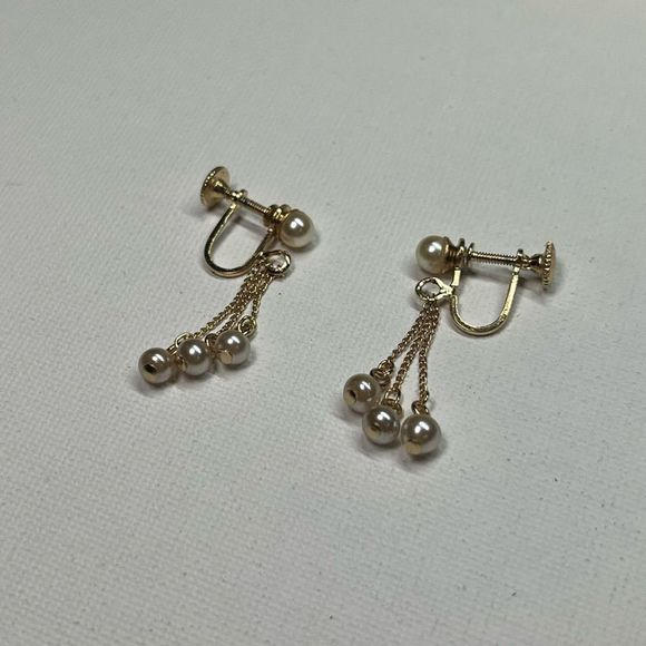 Vintage Jewelry - Vintage Gold-Tone Screwback Earrings w/ Drop Chained Faux Pearls